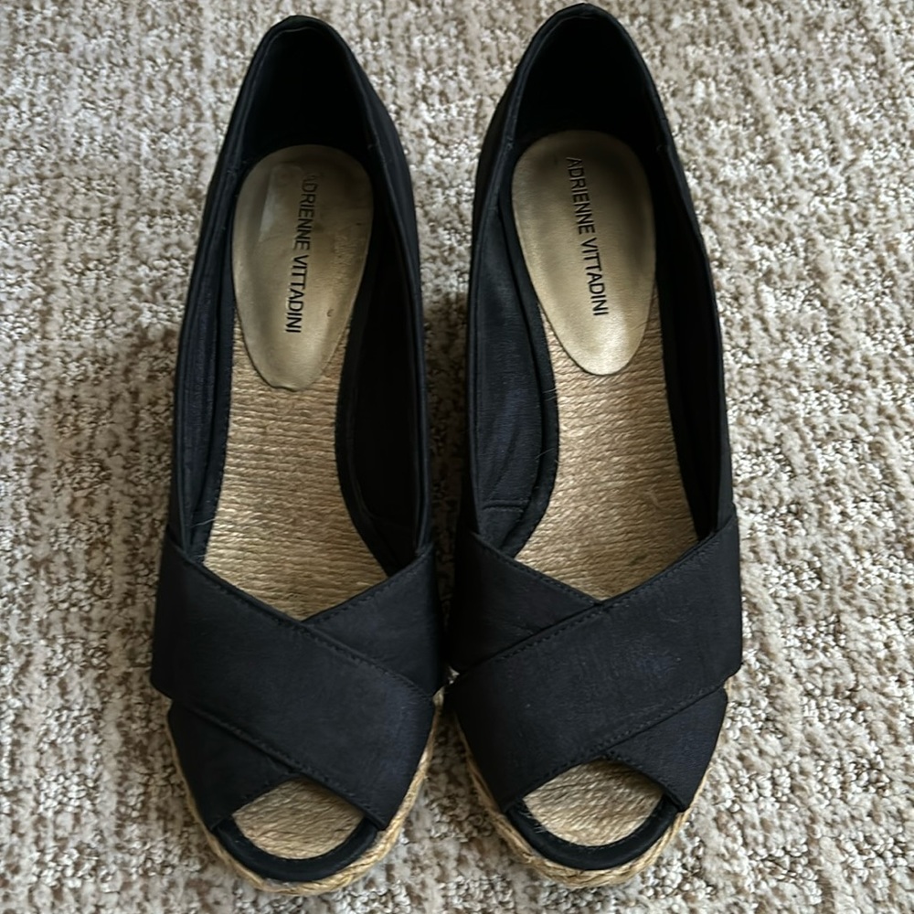 Adrienne Vittadini Bailee black wedge sandal 7M